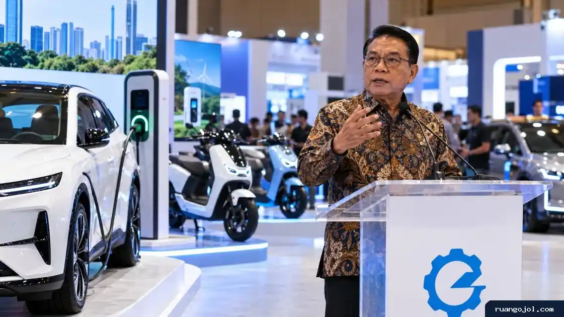 Mobil listrik putih di area pameran dengan stasiun pengisian daya dan kendaraan listrik lainnya.